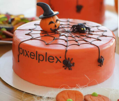 Оранжевый торт с логотипом PixelPlex на тематику Хэллоуина